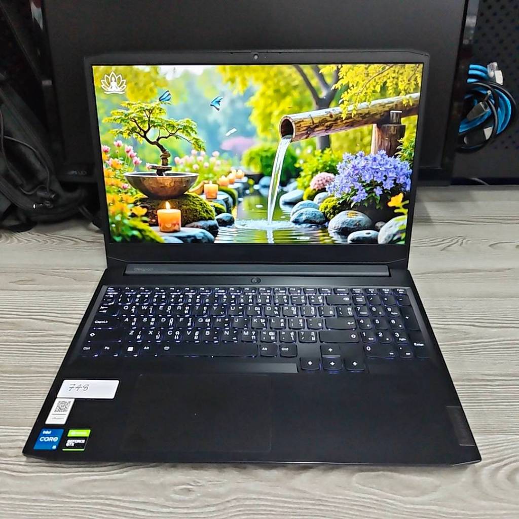 LENOVO  IDEAPAD  GAMING 3  15IHU6 - 82K1019LTA  สภาพเครื่องภายนอก  80%  ประสิทธิภาพการทำงาน 100%