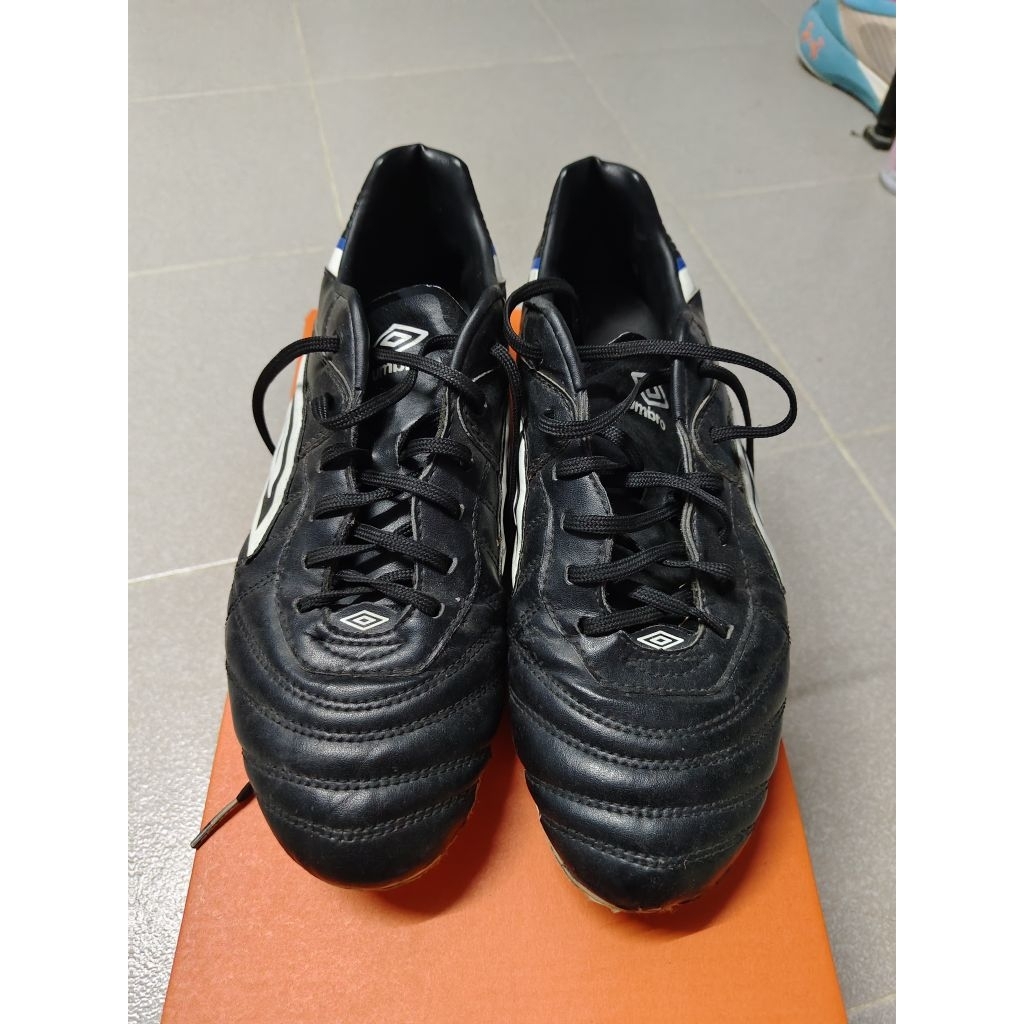 รองเท้าฟุตบอลรุ่น Umbro Speciali Eternal (มือสอง)