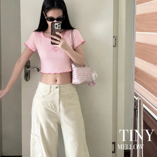 Little Love - เสื้อยืดแขนสั้น ขอบหยักดีเทลปักโลโก้ ผ้ายืดหยุ่นใส่สบาย - ( เบบี้ เลิฟ)