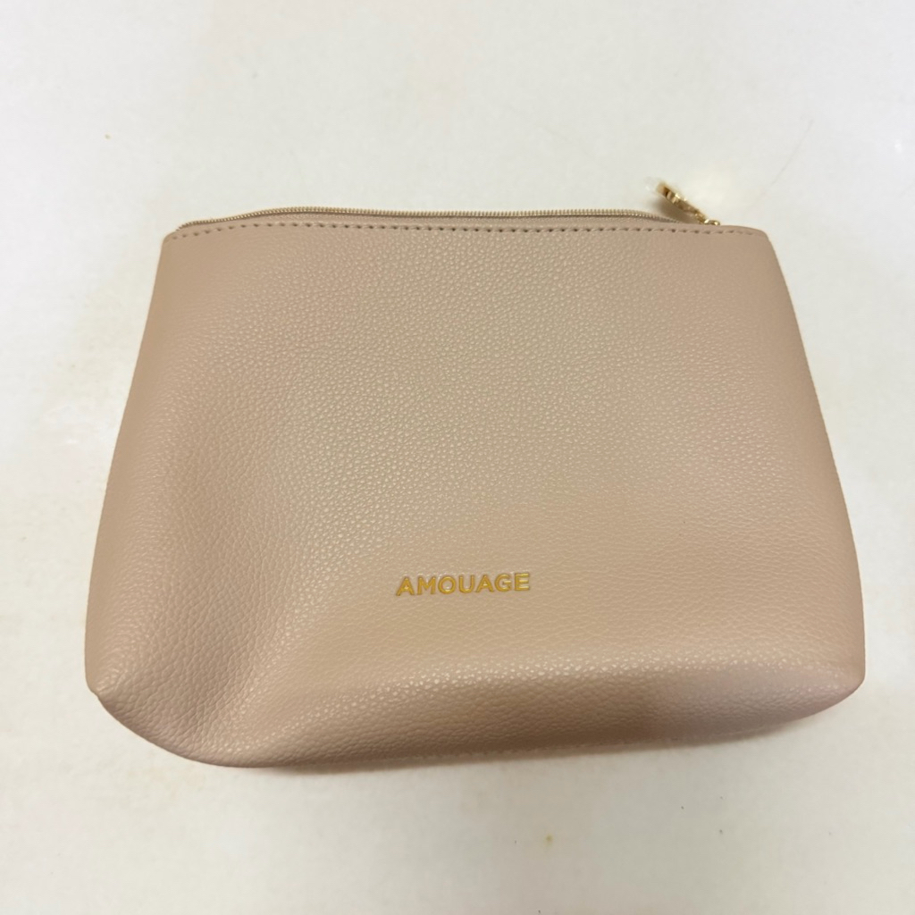 กระเป๋าซิปมือสอง AMOUAGE for Oman Air สีเบจ ขนาด 21 ซม.