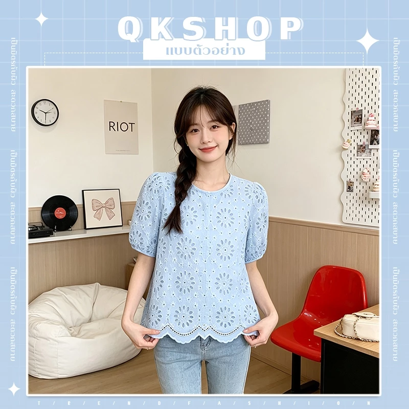 QKshop เสื้อเบลาส์ปักฉลุผู้หญิง แขนพองสั้น คอกลม ด้านหลังมีปุ่มรูเปิด ทรงหลวม เหมาะพลัสไซส์ #เสื้อผ้าทรงหลวม