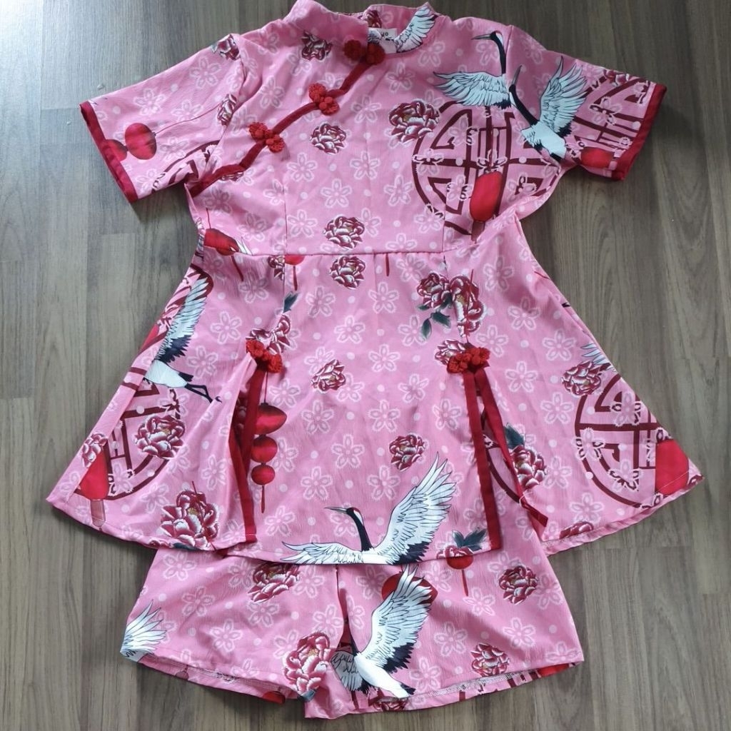 เซ็ต เสื้อแขนสั้น คอจีน สีชมพู ตรุษจีน กางเกงขาสั้น เอวสม็อค ซิป มือสอง แบรน sugario sz.l