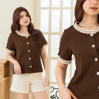 Glucoat | [A905/A649] เสื้อยืดแขนสั้นคอกลมสีน้ำตาล/สีดำ แต่งเทปฉลุสีครีม กระดุมหน้าใช้งานได้จริง