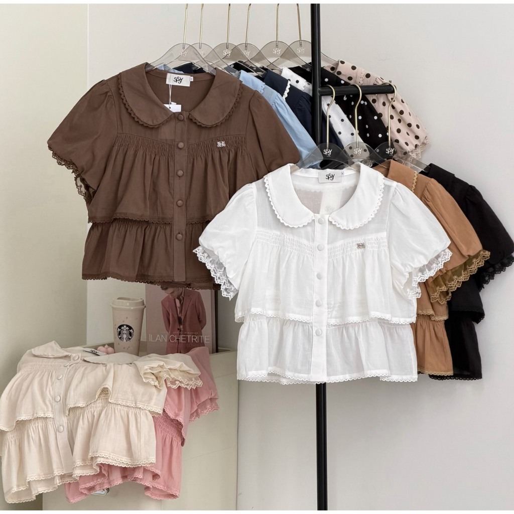 SISSY : เสื้อคอบัวแขนตุ๊กตาแต่งขอบลูกไม้ชายระบาย 2 ชั้น (S-X