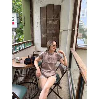 Chambre Top (limited) *รอ 7-10 วัน* แขนสั้นคอกลมแต่งระบาย จับจีบช่วงอก ผ้าซาตินกำมะหยี่