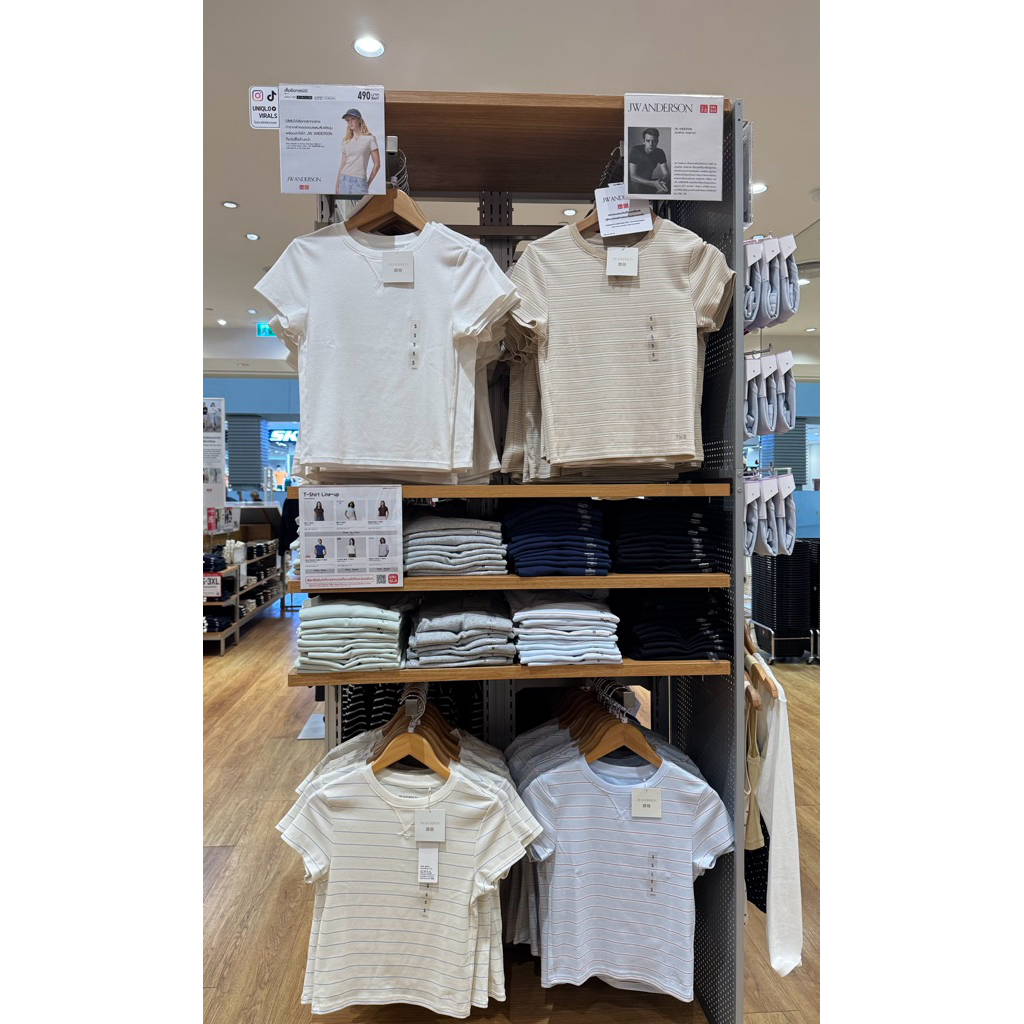 UNIQLO💯 เสื้อยืดทรงมินิลายทางJW รับหิ้วสินค้าทุกวัน🛒