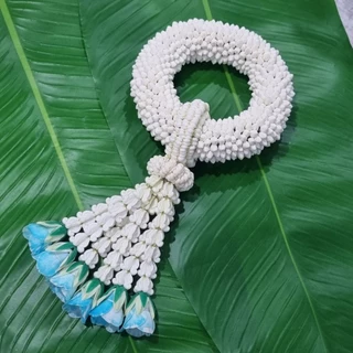 (ทางร้านจัดส่งเอง ลูกค้า กทม.จะได้รับวันที่สั่งค่ะ)พวงมาลัยสด ชายอุบะสีฟ้า ขนาดคล้องมือได้ค่ะ