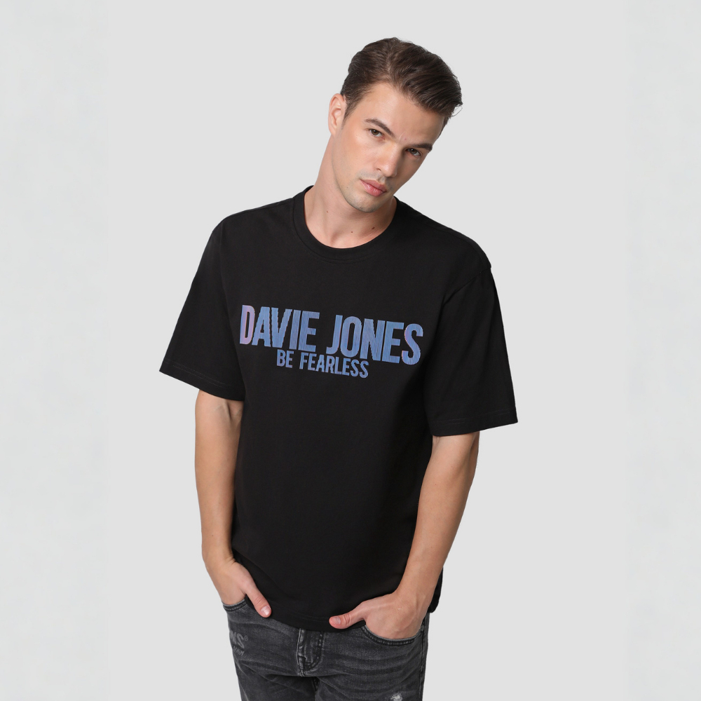 DAVIE JONES تيشيرت رجالي واسع بالشعار — أسود