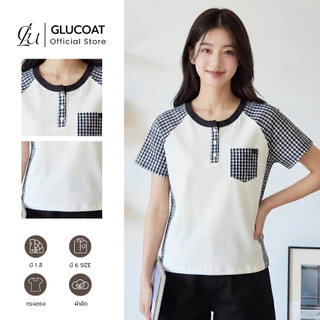 Glucoat | [A900] เสื้อยืดแขนสั้นสีขาว ลายสก็อตแต่งกระเป๋า กระดุมหน้าใช้งานได้จริง