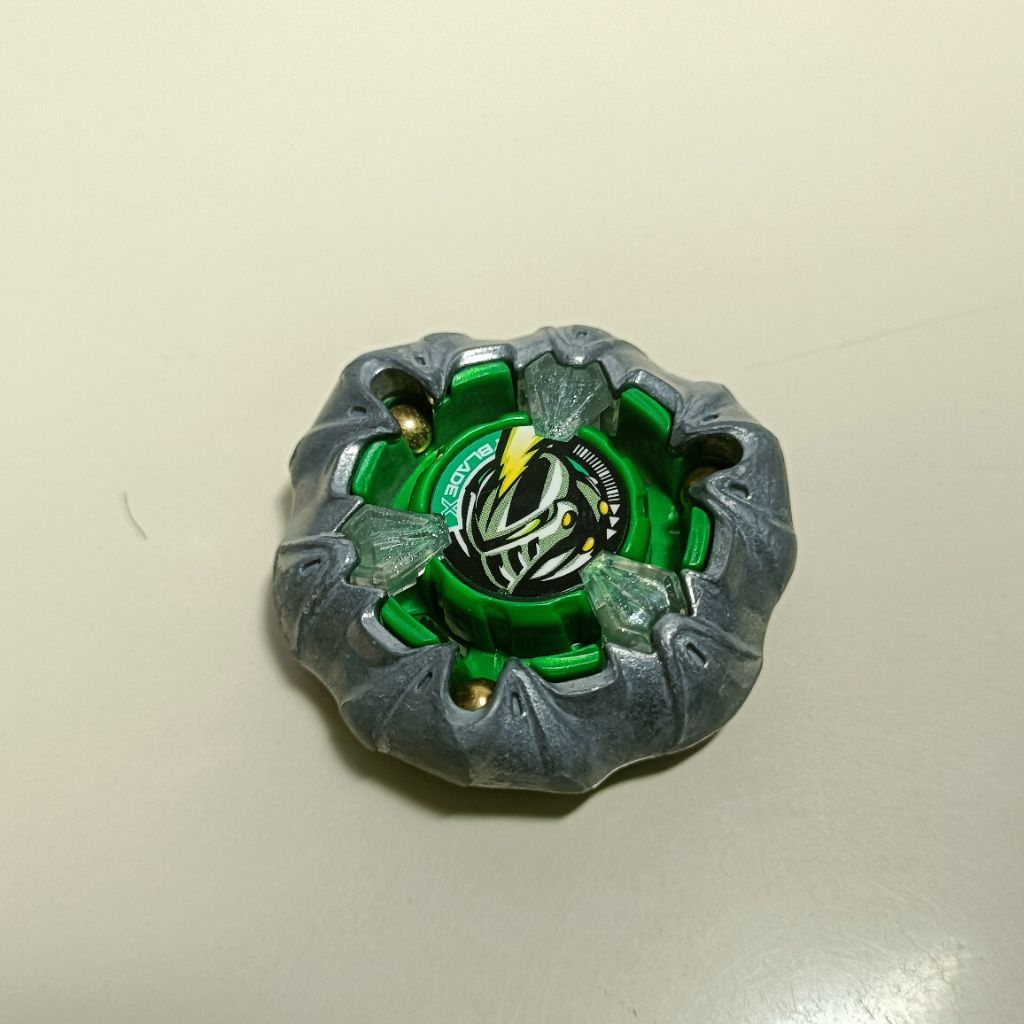 Beyblade X : Blade Knight Mail ของแท้ มือสอง ตามภาพ