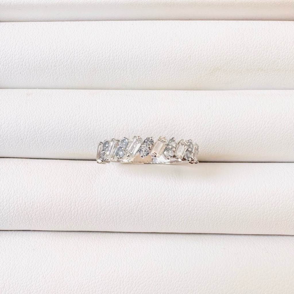 แหวนเงินแท้ 925 ฝังพลอยไวท์โทปาส(White Topaz) ทรงสี่เหลี่ยมขนาด 4*2 มิลและพลอยอความารีน(Aquamarine) ทรงกลมขนาด 2 มิล