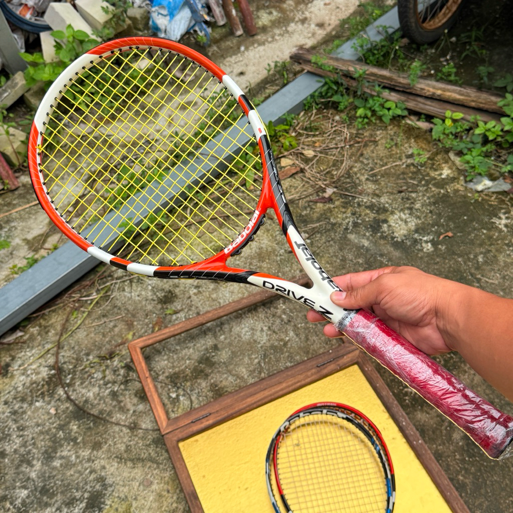 ไม้เทนนิส Babolat Drive Z MID หน้า102 sqin กริ๊ป 1 น้ำหนัก275g  มือสองจากญี่ปุ่น มีรอยใช้งานบ้างตามภ