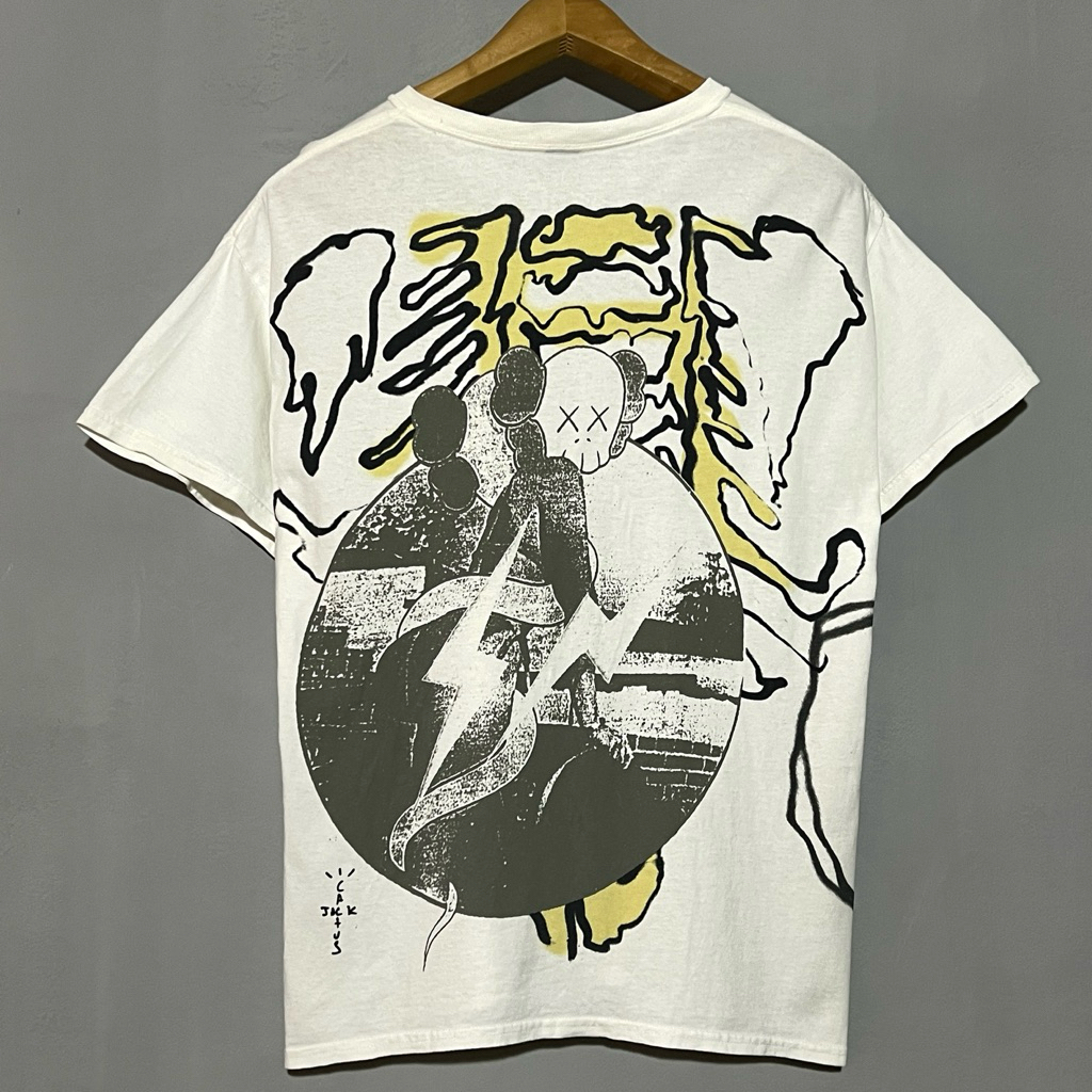 TRAVIS SCOTT CACTUS JACK x KAWS FOR FRAGMENT TEE OFFICIAL WHITE T-SHIRT( M )
