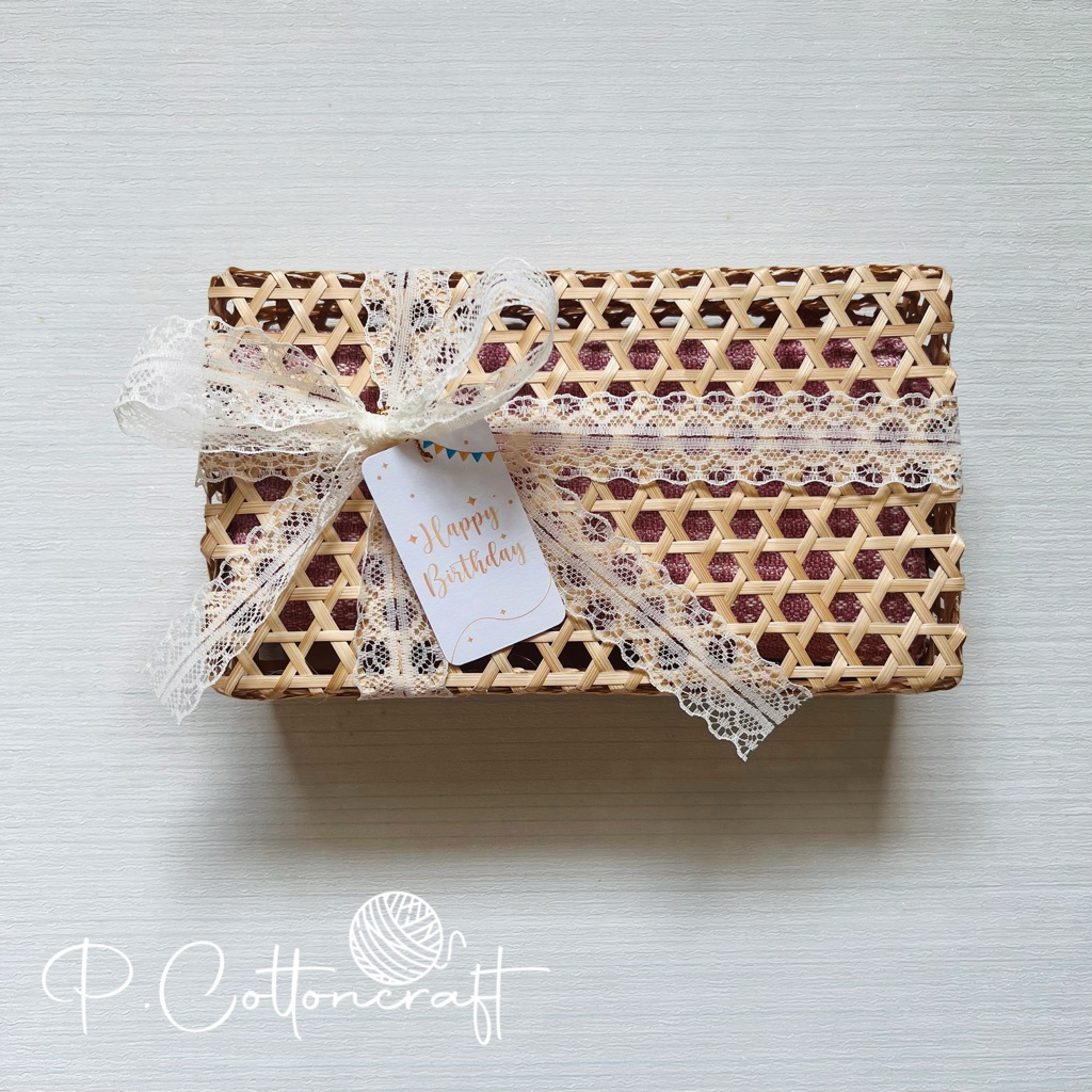 ของขวัญงานเกษียณ วันแม่ วันเกิด ผ้าคลุมไหล่ ผ้าพันคอ กล่องจักสานไม้ไผ่