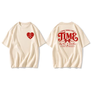 เสื้อโซโลน่า oversize สไตล์เกาหลี ผู้หญิง พิมพ์ลายตัวอักษรวินเทจ ด้านหน้า‑ด้านหลัง ข้อความภาษาอังกฤษ แขนสั้น ทรงกว้าง ใส