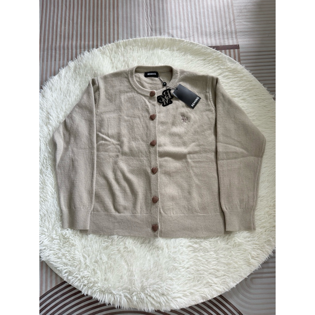 เสื้อไหมพรมคาดิแกน Beming สีเบจ มือ1 (ใช้โค้ดส่งฟรี / โค้ดส่วนลดได้ )