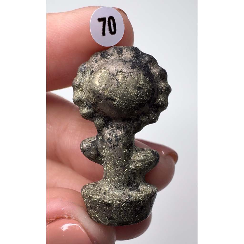 ไพไรต์ (Pyrite) "หินดึงดูดทรัพย์"ช่วยเรียกเงินทอง(แกะสลักตั้งได้)(ได้ชิ้นในโพส)
