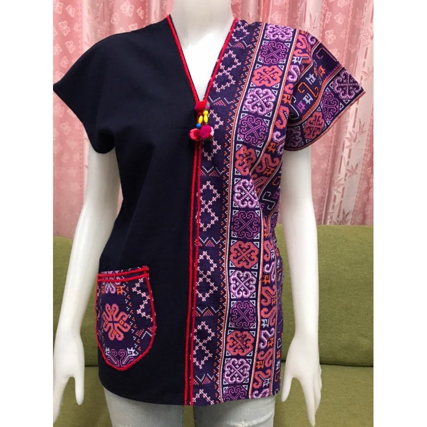 เสื้อผ้าฝ้ายผ้าพื้นเมืองพิมพ์ลายคอวี