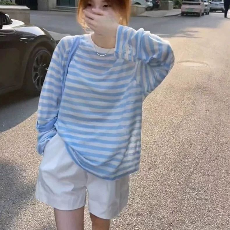 เสื้อยืดลายทางแขนยาวชุดป้องกันแสงแดดของผู้หญิงเกาหลี oversize เสื้อผ้ามินิมอลวัยรุ่น เสื้อโอเวอร์ไซส์แฟชั่นไปทะเลใส่สบาย