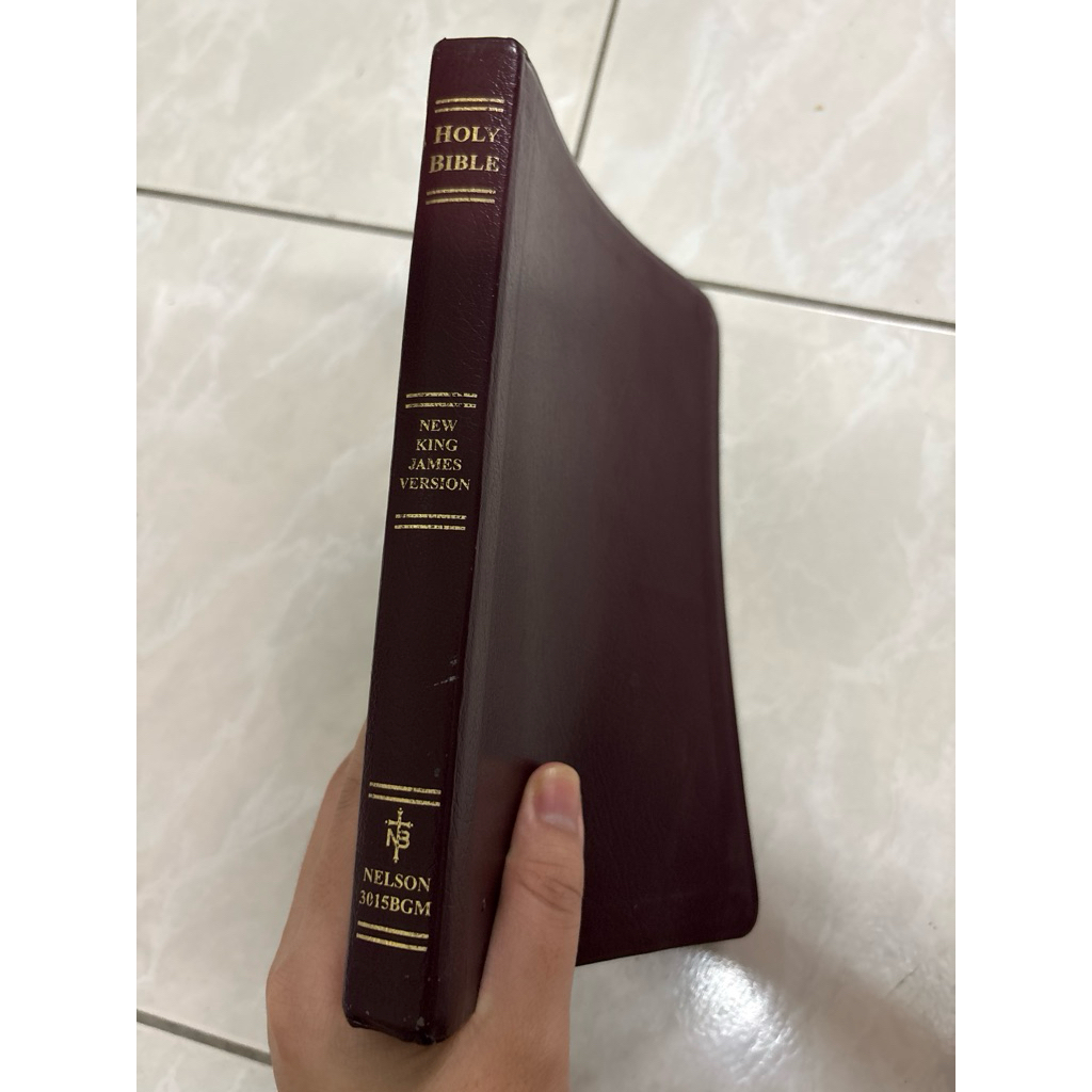 Holy Bible ฉบับแปล New King James Version (NKJV) มือสอง