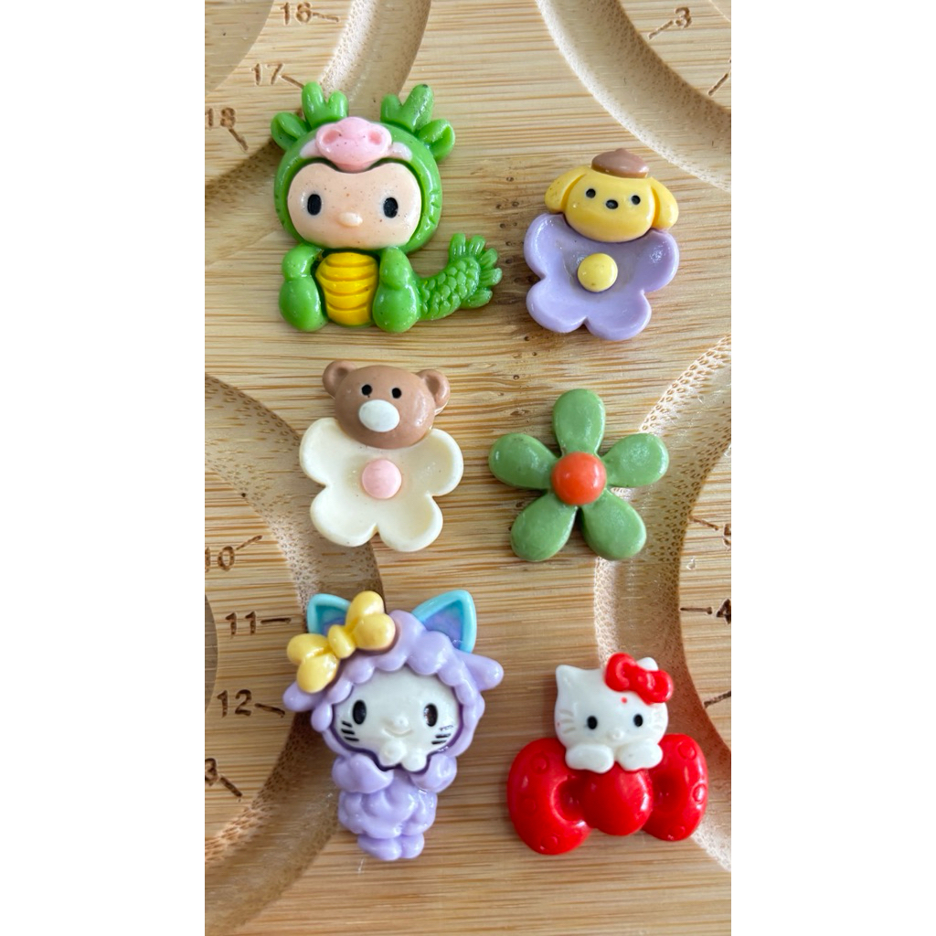 ตัวการ์ตูนเรซิ่น คละลาย ขนาด 15 มิล ห่อละ 70 บาท สีสวย