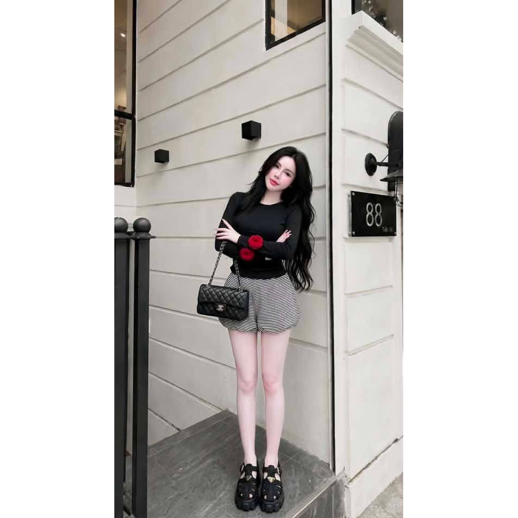 พร้อมส่ง ชุดเซ็ท2ชิ้น เสื้อแขนยาวแต่งดอกกุหลาบสีแดง+กางเกงลายทาง สวยมาก