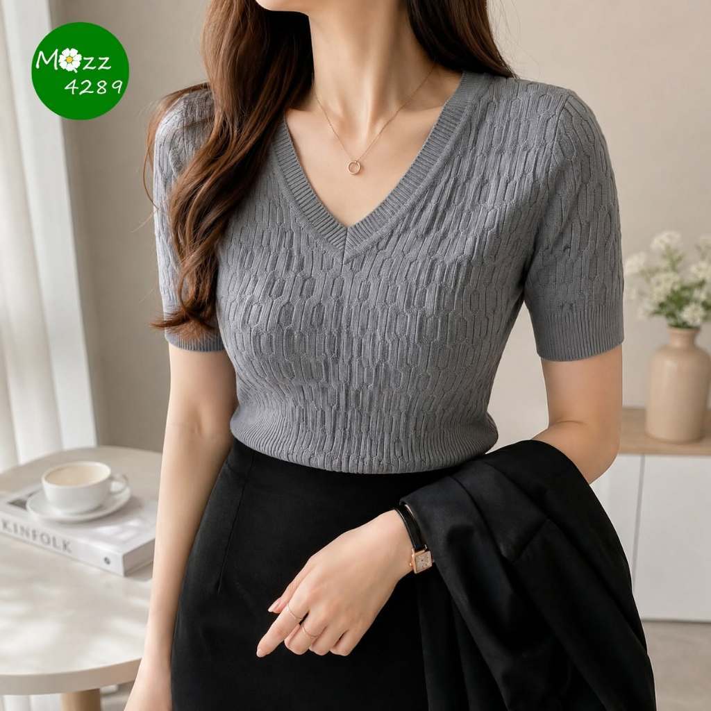 MQzz4289 *พร้อมส่ง* เสื้อยืดคอวีผู้หญิง ผ้าทอลาย ผ้าไหมพรม ทรงเข้ารูป Freesize