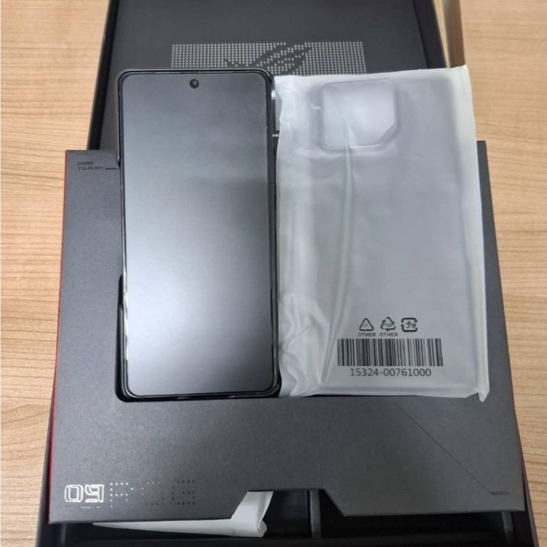 Asus ROG Phone 9 Pro Edition 1TB RAM 24 GB ของใหม่มือหนึ่ง20000 บาท- สินค้าและกล่องทั้งหมดจะได้ตามภา