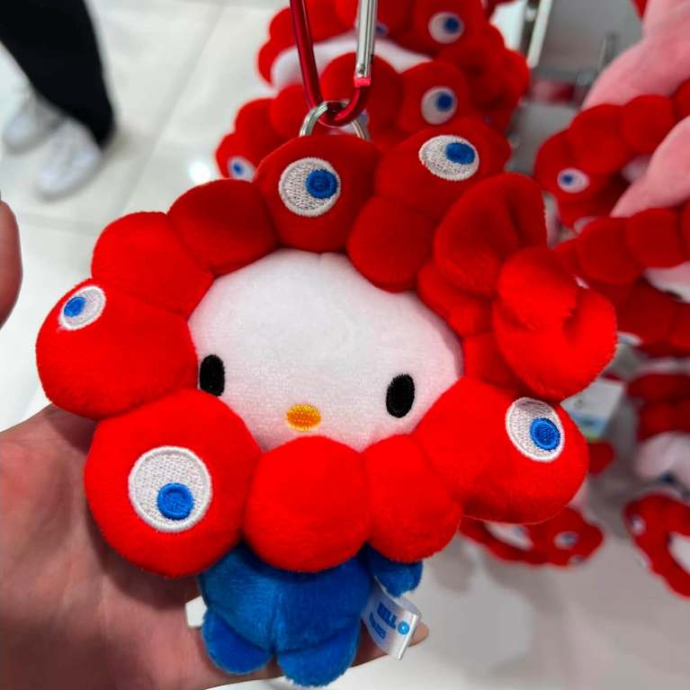 พวงกุญแจตุ๊กตา sanrio x MYAKU-MYAKU Mascot Keychain จากคอลเลกชันพิเศษงาน Osaka Expo 2025