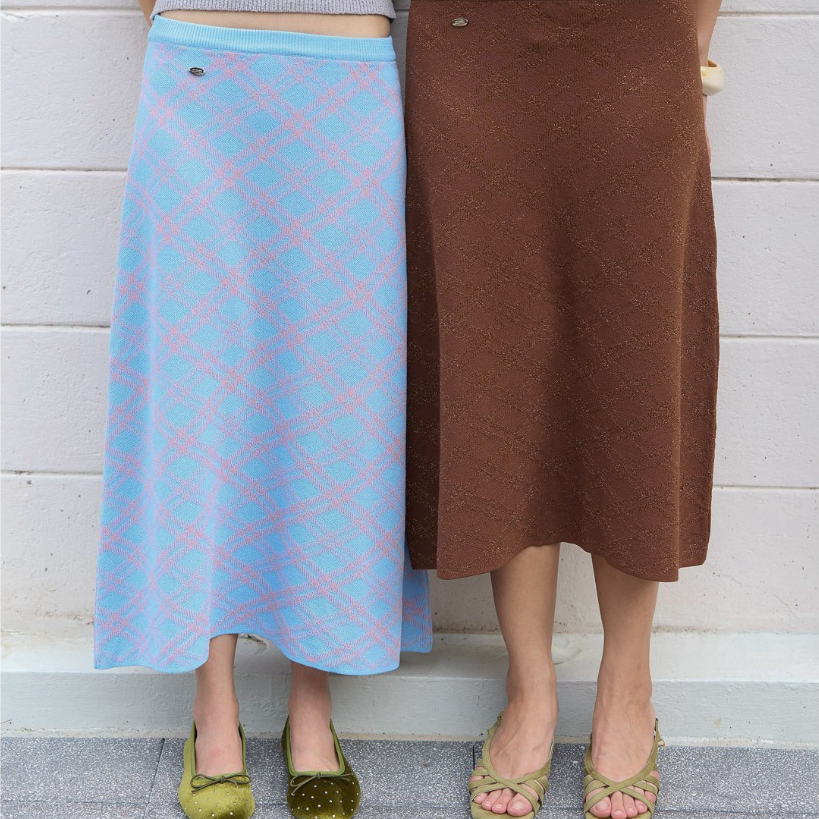 CUPPA - WAFFLE Skirt (2 สี) Cuppa x Pimwa กระโปรงไหมพรมทรงยาว ทรงกระโปรงเป็นตัว A ทอสี่เหลี่ยมลายสก๊