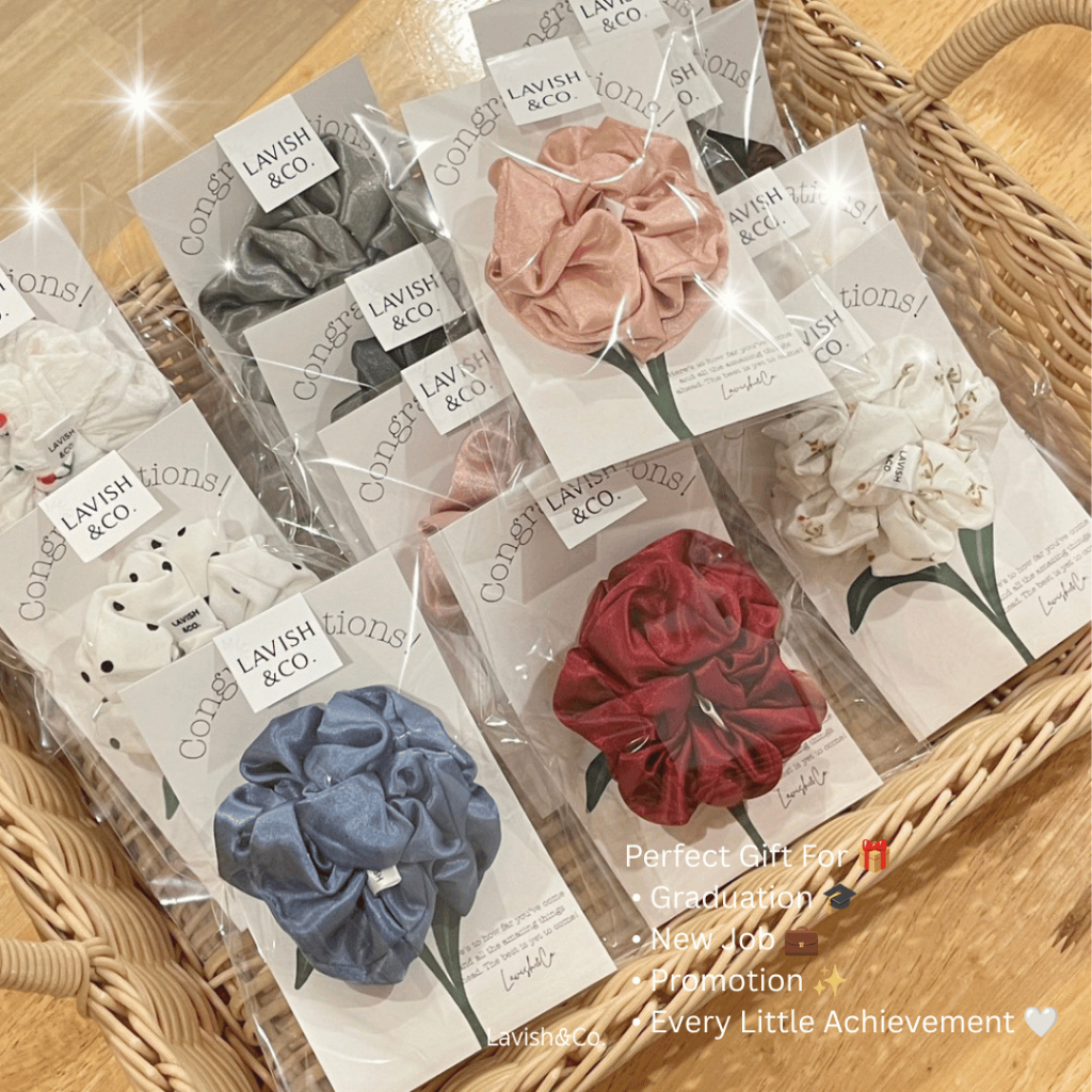 Lavish Bloom Scrunchie | ยางมัดผมพร้อมการ์ด ของขวัญรับปริญญา ของขวัญปีใหม่ ของแจกCongratulations/Happy New Year