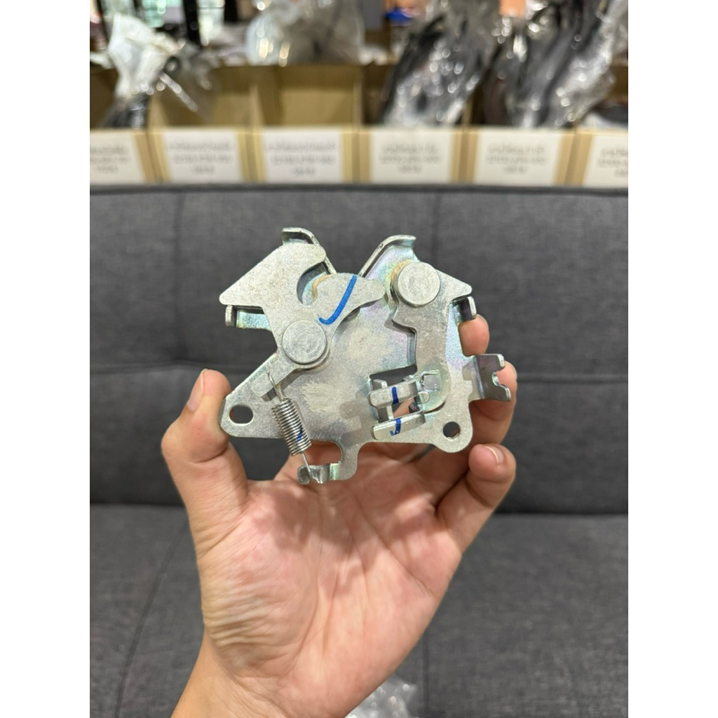 เหล็กล็อคเบาะเวฟ125i,S ไฟเลี้ยวบังลม ตัวล็อคเบาะบังลมแท้เบิกศูนย์ *77230-KPH-701*