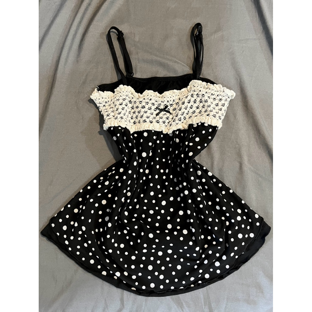 สายเดี่ยวน่ารัก ลายจุด สไตล์ญี่ปุ่น dark coquette polka dot top