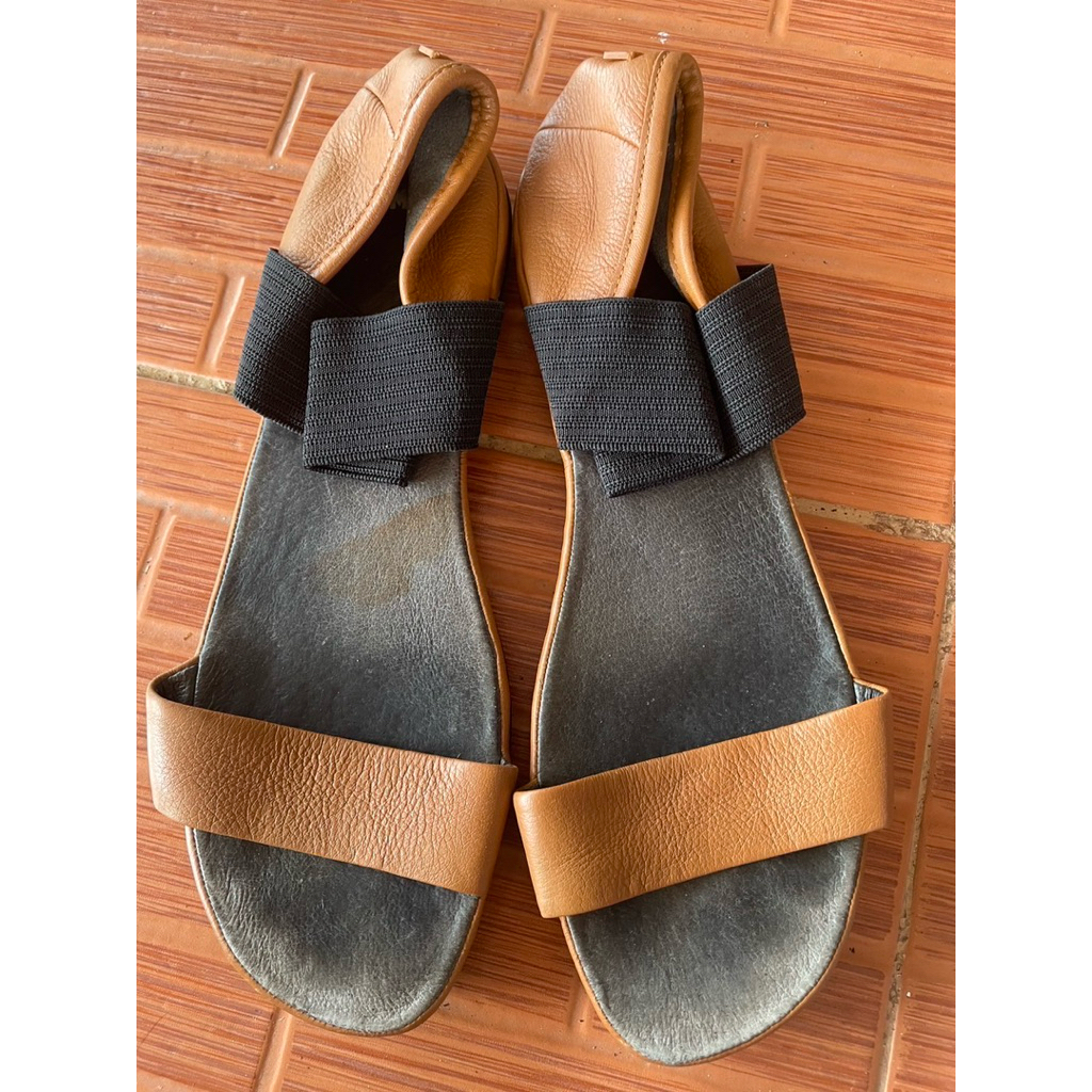 รองเท้า Camper มือสองของแท้