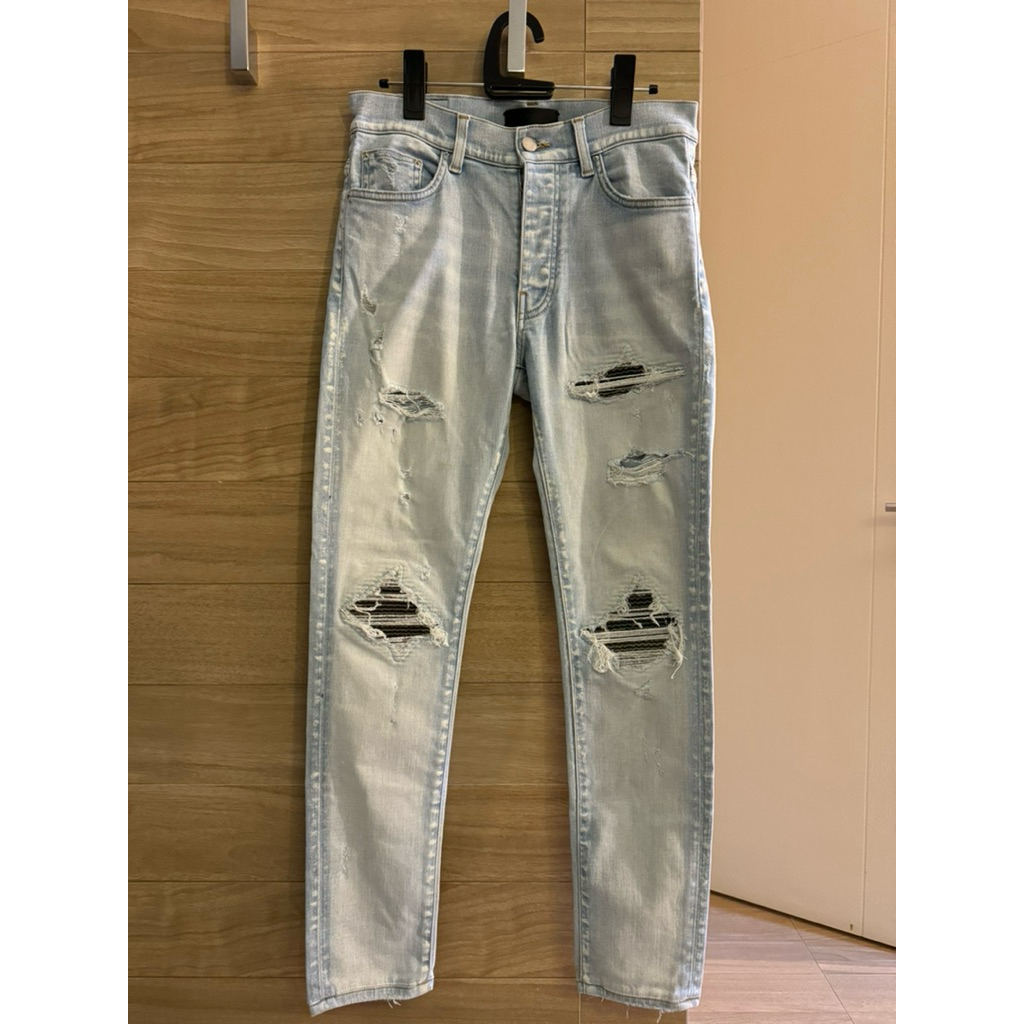 AMIRI MX1 distressed denim jeans สียีนส์อ่อน ของแท้ 100% สวยสภาพดีมาก เจ้าของขายเองค่ะ