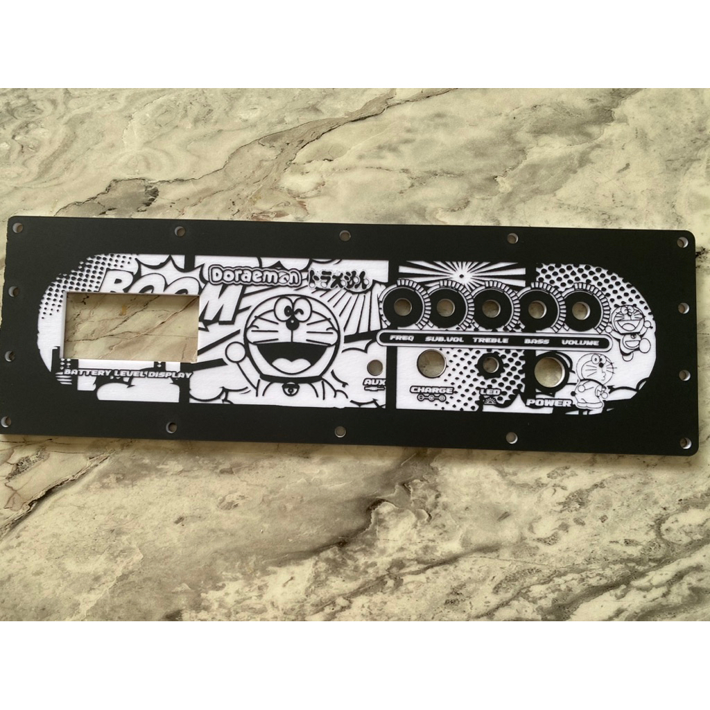 เพลท TB 21 ไม่ย้ายลายโดราเอมอน สีขาวพ่นดำ3 มิล ขนาดช่องเพลท 26 x6 cm. ขนาดทั้งหมด 29.5x9cmวัดแบตดิจิตอลสวิทย์12มิล - รูปที่ 6