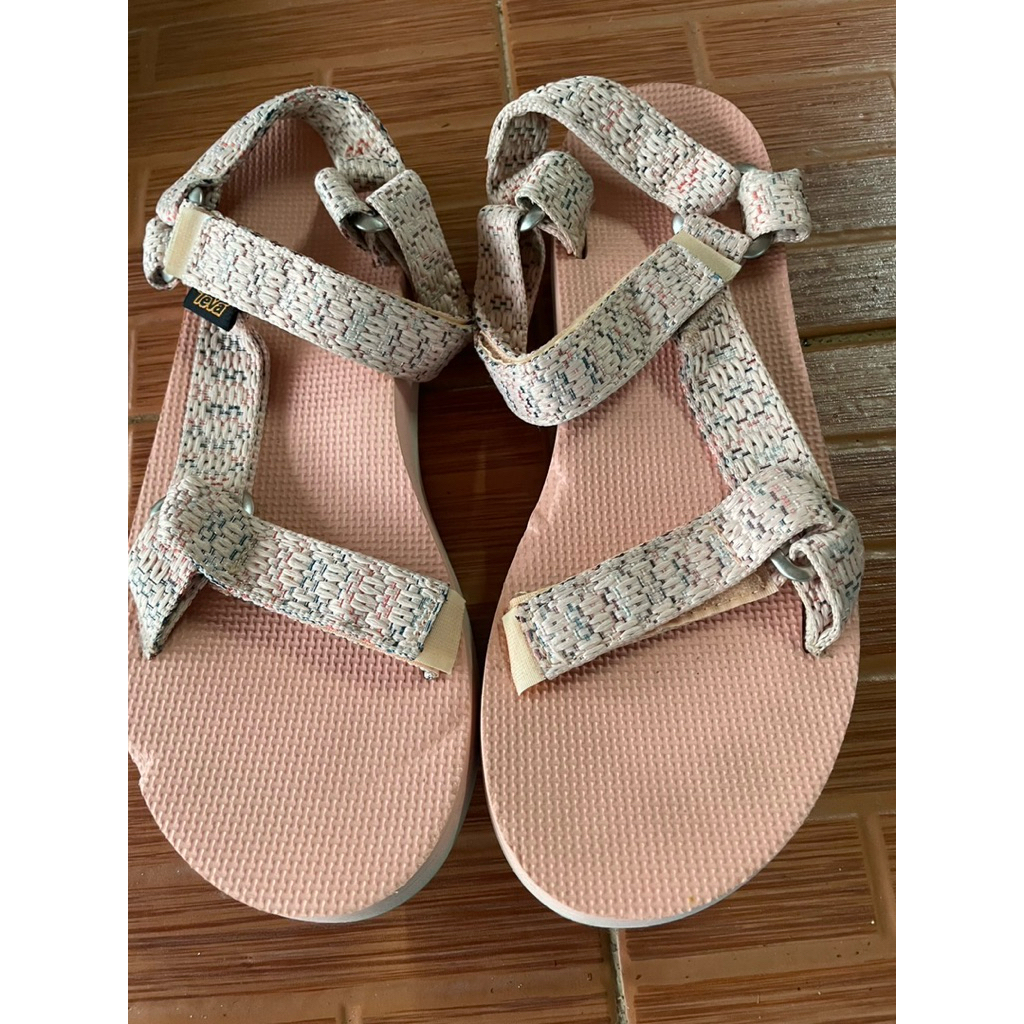 รองเท้าส้นTevaมือสองของแท้
