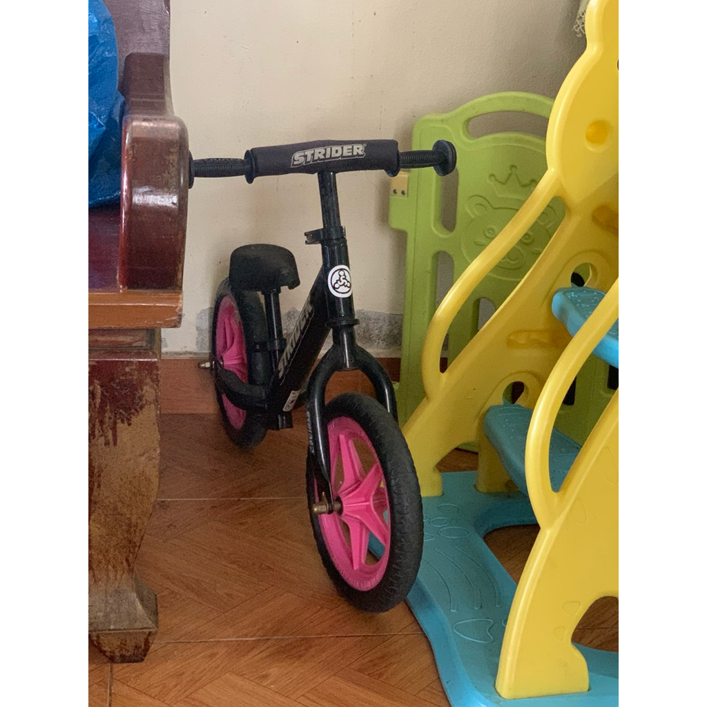strider จักรยานขาไถ ล้อชมพูแท้