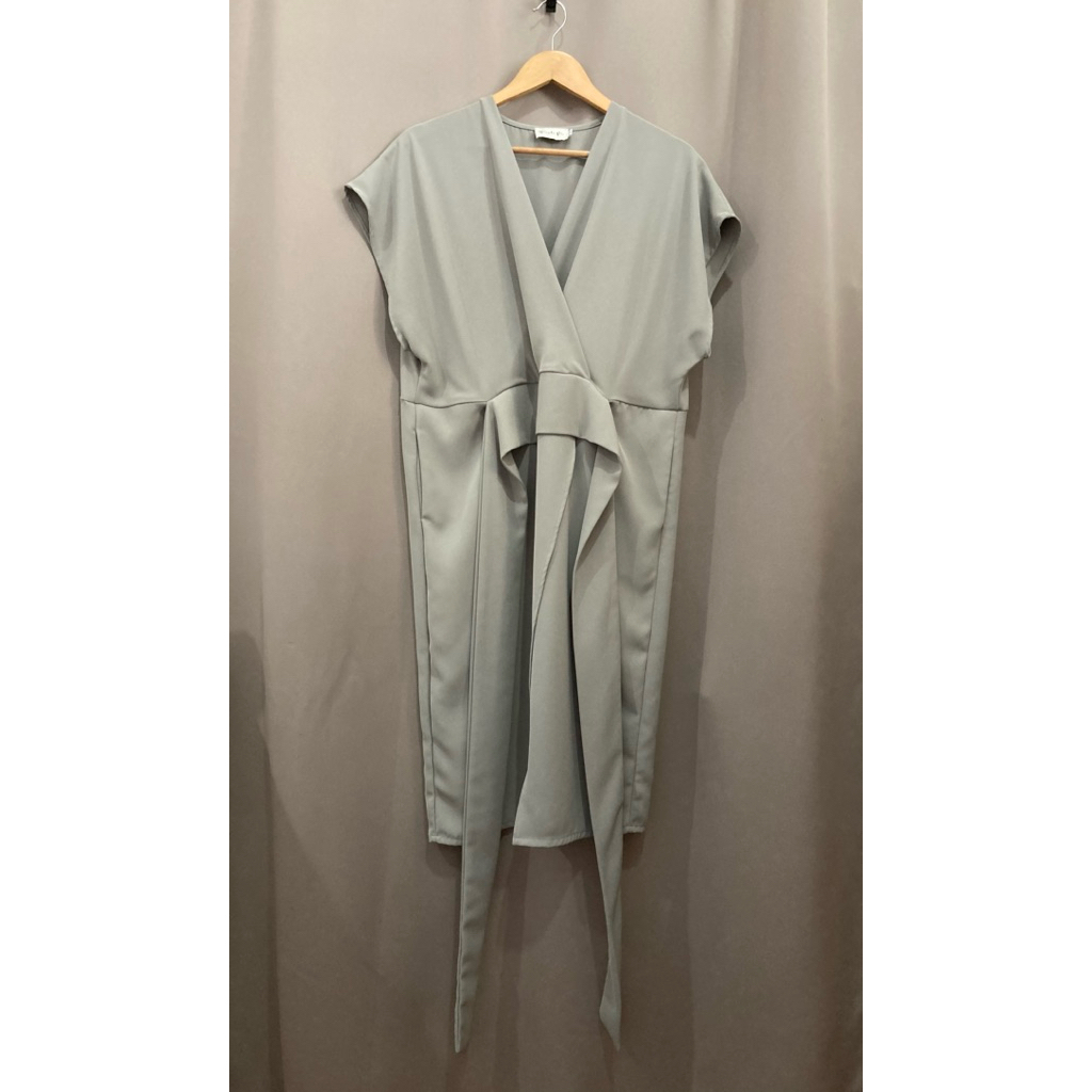 เดรสแขนล้ำ ผูกเอว แบรนด์ Simple Par แท้100% มือ2 ของแม่ค้าเองค่ะ