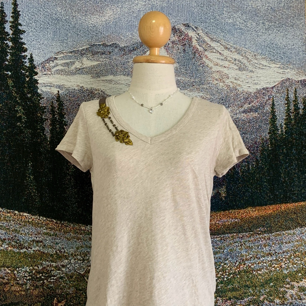 เสื้อยืด Gap คอวี อก36-38 มือสอง