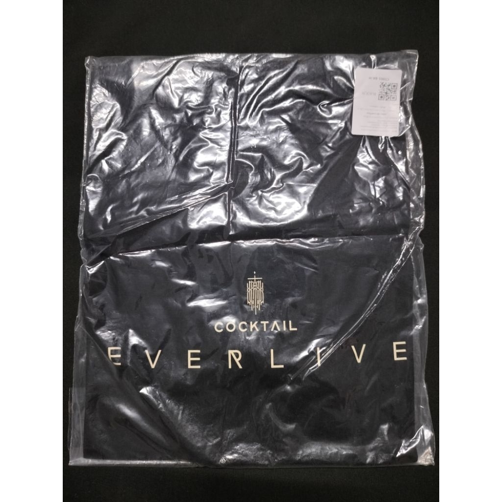 เสื้อยืดสินค้าที่ระลึกจากคอนเสิร์ต COCKTAIL 77 EVER TOUR ไซส์M ซื้อมาไม่เคยใส่