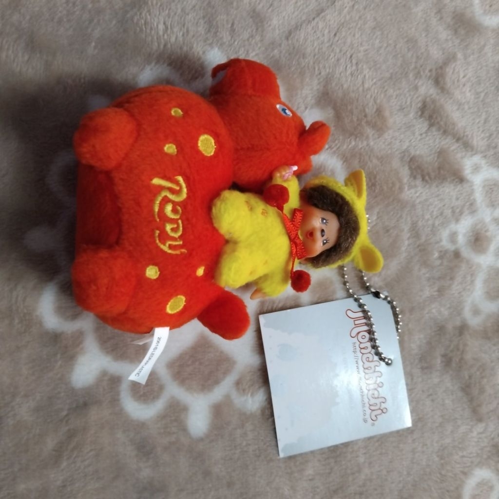 กุญแจ Monchhichi Rody X Mascot บน Rody สีแดง