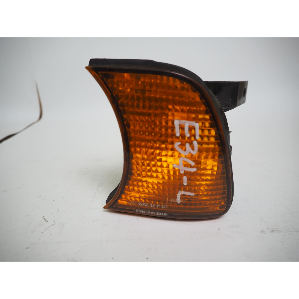 ไฟเลี้ยวหน้าขวา BMW E34 เบอร์อะไหล่42760R6/155042 มือ2