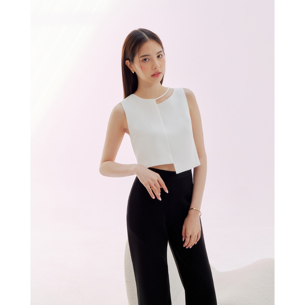 CONT | Emily Top เสื้อครอป แขนกุด asymmetric แต่งสายที่คอ