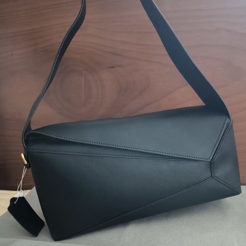 กระเป๋าหนังแท้ LW puzzle hobo bag