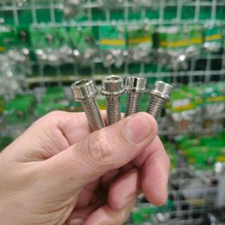 น้าคมน็อตซิ่ง น็อตยึดสเปเซอร์ W125 หัวล้าง(ราคา1ชุด=4ตัว)