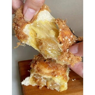 Soft Cloud Floss ขนมปังหมูหยองโมจิน้ำสลัดโบราณ กล่องละ6ชิ้น By Wednesdaybake