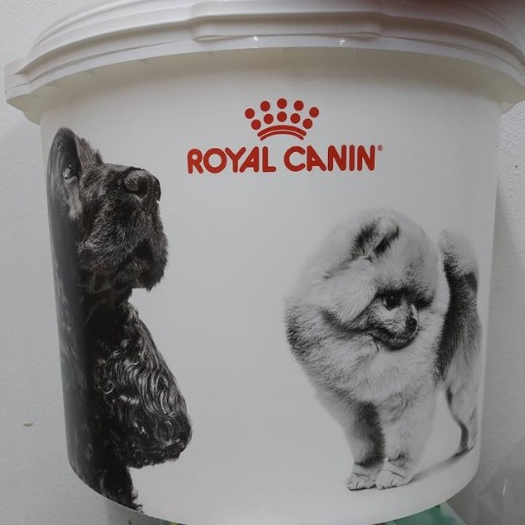 Royal Canin ถังใส่อาหารสุนัขและแมว ลายสุนัขครึ่งวงกลม บรรจุได้ 4Kg.*โปรดอ่านรายล
