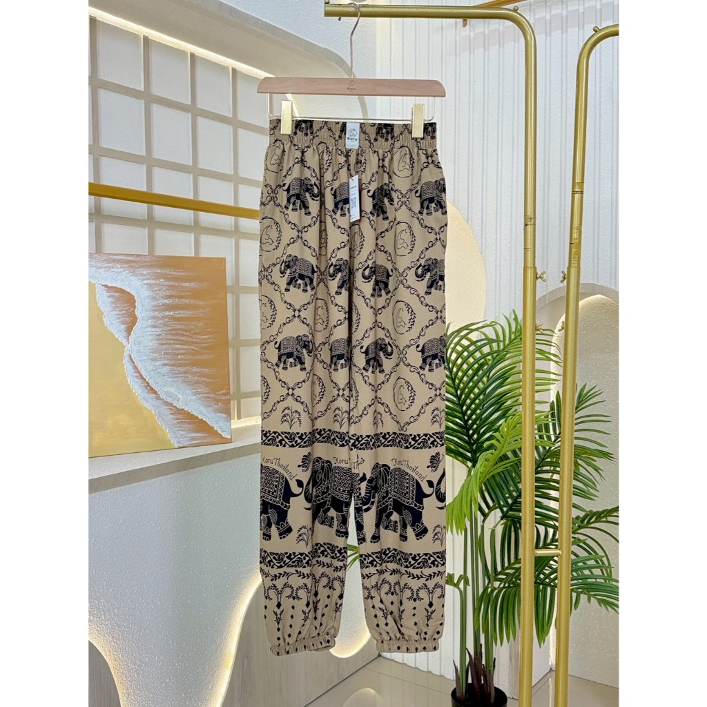 KORU กางเกงขาจั้ม ลายช้างรวงข้าว