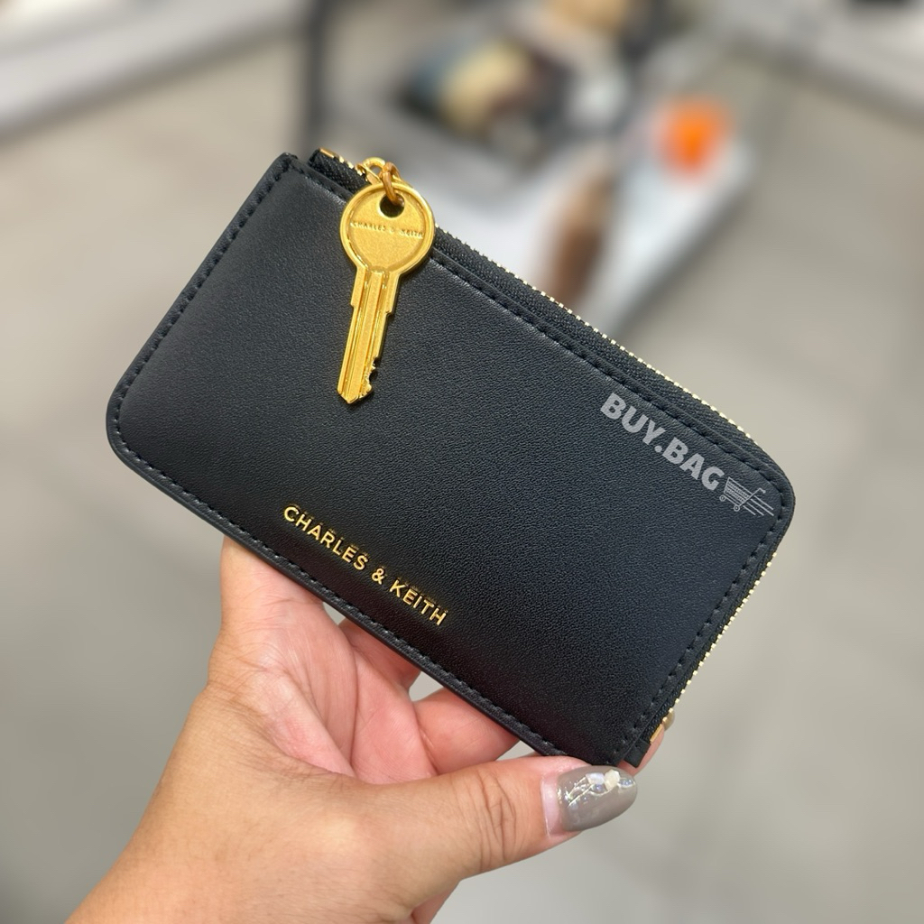 CHARLES & KEITH  ( ใช้โค้ดลด30% ) CK6-11200013-1 กระเป๋าสตางค์ใบจิ๋วดีไซน์ที่ปิดแบบซิปรอบ